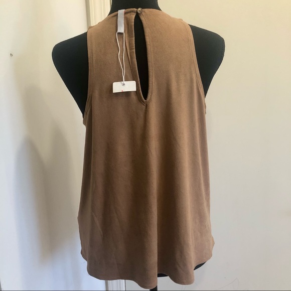 Summer Top with Embroidered Details🌸🌸🌸 - Picture 3 of 8